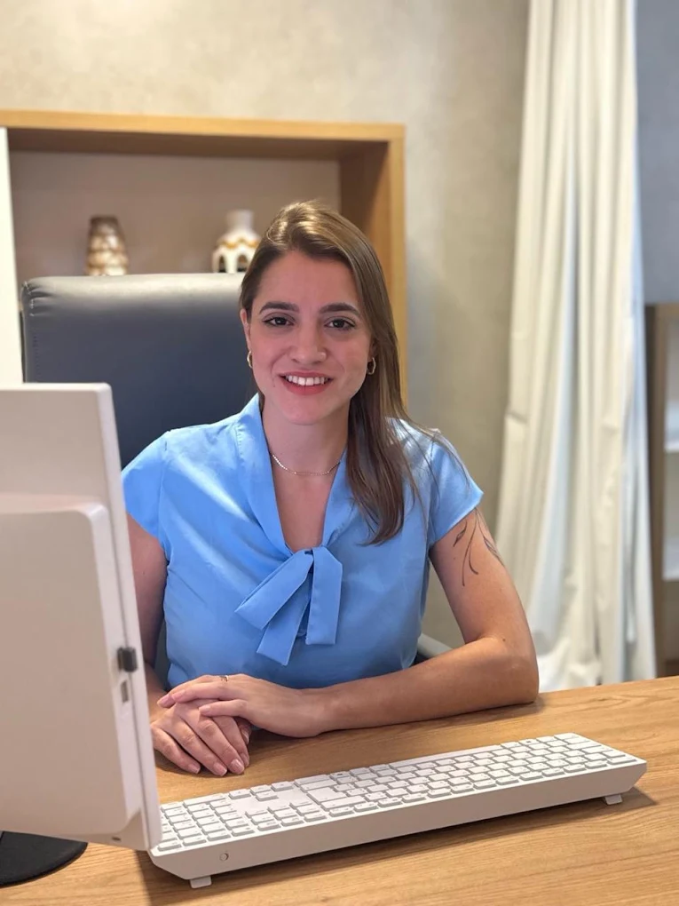 Neurologista avaliando paciente com instabilidade na marcha em Vitória ES